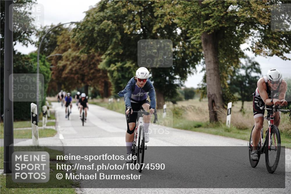 30.08.2026 - Elbe Triathlon Hamburg Michael Burmester http://msf.ph/oto/10074590 30.08.2026 10:50:26 Radfahren 803, 897, 999, 1044, 1204 meine-sportfotos.de