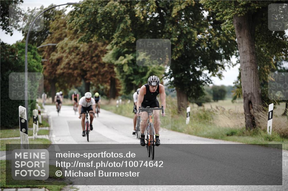 30.08.2026 - Elbe Triathlon Hamburg Michael Burmester http://msf.ph/oto/10074642 30.08.2026 10:51:07 Radfahren 988, 1100, 1273, 1298, 1341, 1347 meine-sportfotos.de