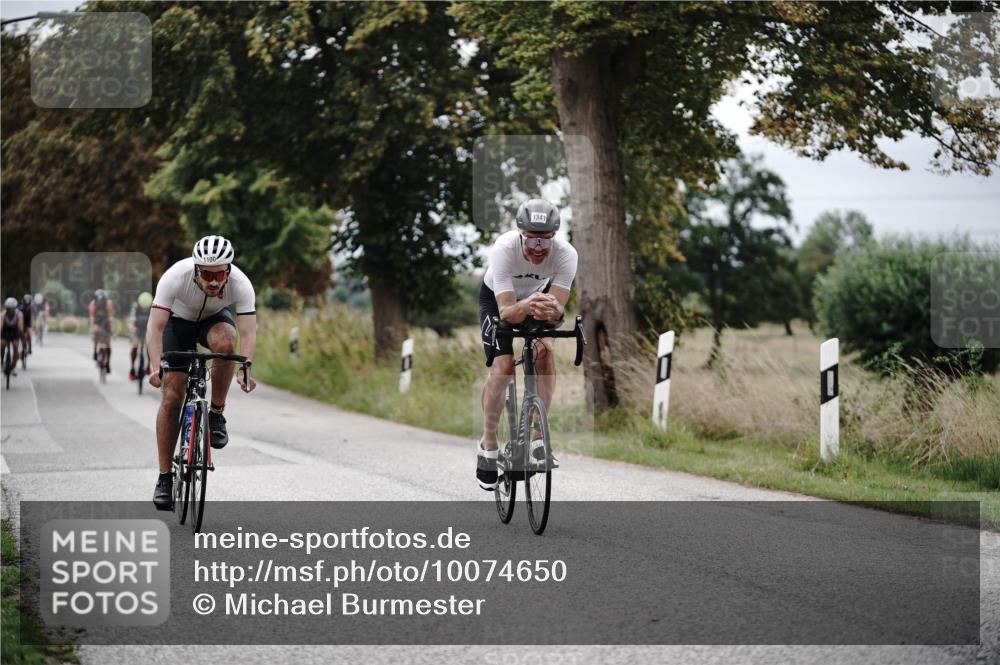 30.08.2026 - Elbe Triathlon Hamburg Michael Burmester http://msf.ph/oto/10074650 30.08.2026 10:51:09 Radfahren 943, 988, 1100, 1273, 1298, 1341, 1347 meine-sportfotos.de