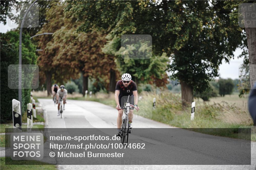 30.08.2026 - Elbe Triathlon Hamburg Michael Burmester http://msf.ph/oto/10074662 30.08.2026 10:51:16 Radfahren 943, 988, 1015, 1273, 1277, 1305 meine-sportfotos.de
