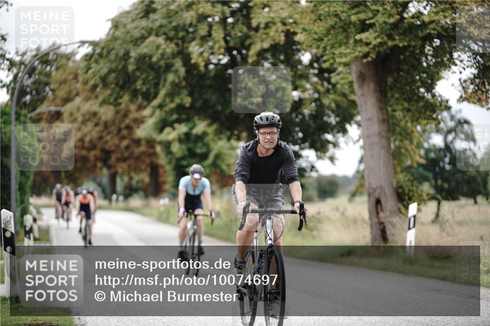 30.08.2026 - Elbe Triathlon Hamburg Michael Burmester http://msf.ph/oto/10074697 30.08.2026 10:51:46 Radfahren 901, 1022, 1094, 1103, 1108, 1171, 1354 meine-sportfotos.de