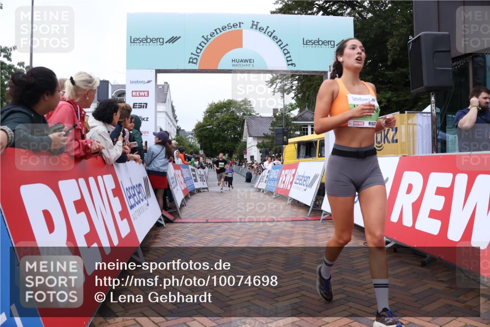 30.08.2026 - Blankeneser Heldenlauf Lena Gebhardt http://msf.ph/oto/10074698 30.08.2026 10:24:57 Ziel 5028, 5172, 5173, 5690, 5809 meine-sportfotos.de