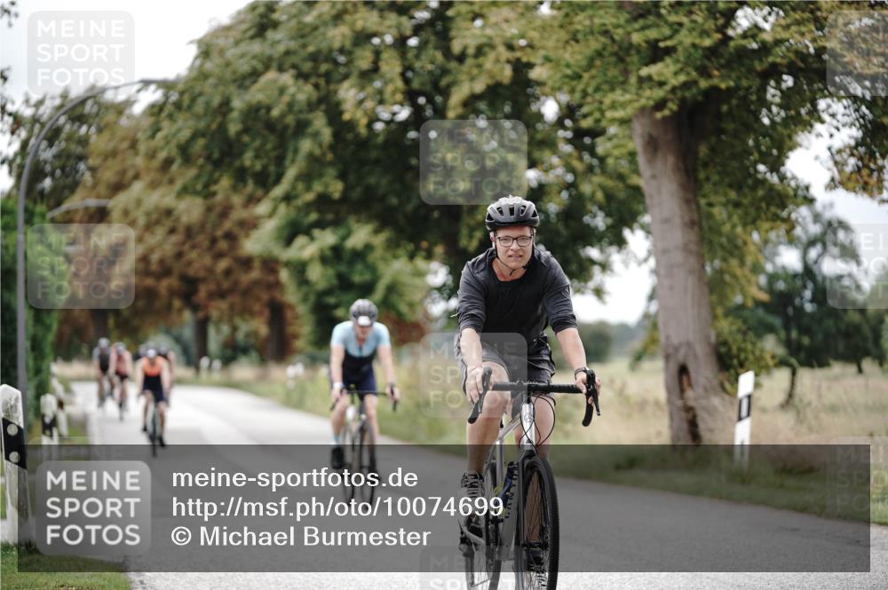 30.08.2026 - Elbe Triathlon Hamburg Michael Burmester http://msf.ph/oto/10074699 30.08.2026 10:51:46 Radfahren 901, 1022, 1094, 1103, 1108, 1171, 1354 meine-sportfotos.de