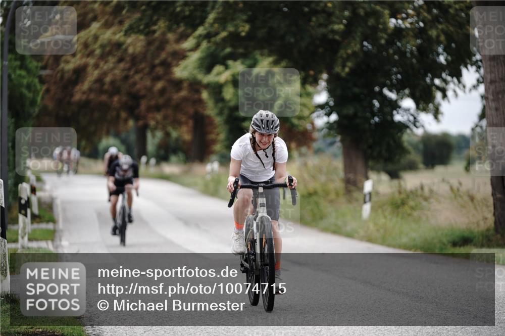 30.08.2026 - Elbe Triathlon Hamburg Michael Burmester http://msf.ph/oto/10074715 30.08.2026 10:51:59 Radfahren 912, 1074, 1101, 1104, 1216, 1302 meine-sportfotos.de