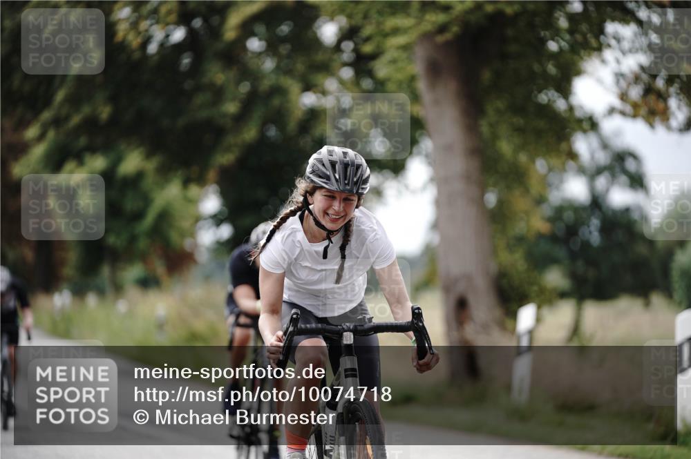 30.08.2026 - Elbe Triathlon Hamburg Michael Burmester http://msf.ph/oto/10074718 30.08.2026 10:52:00 Radfahren 912, 1074, 1101, 1104, 1216, 1302 meine-sportfotos.de
