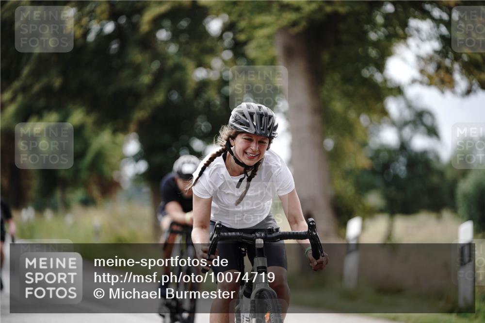 30.08.2026 - Elbe Triathlon Hamburg Michael Burmester http://msf.ph/oto/10074719 30.08.2026 10:52:00 Radfahren 912, 1074, 1101, 1104, 1216, 1302 meine-sportfotos.de