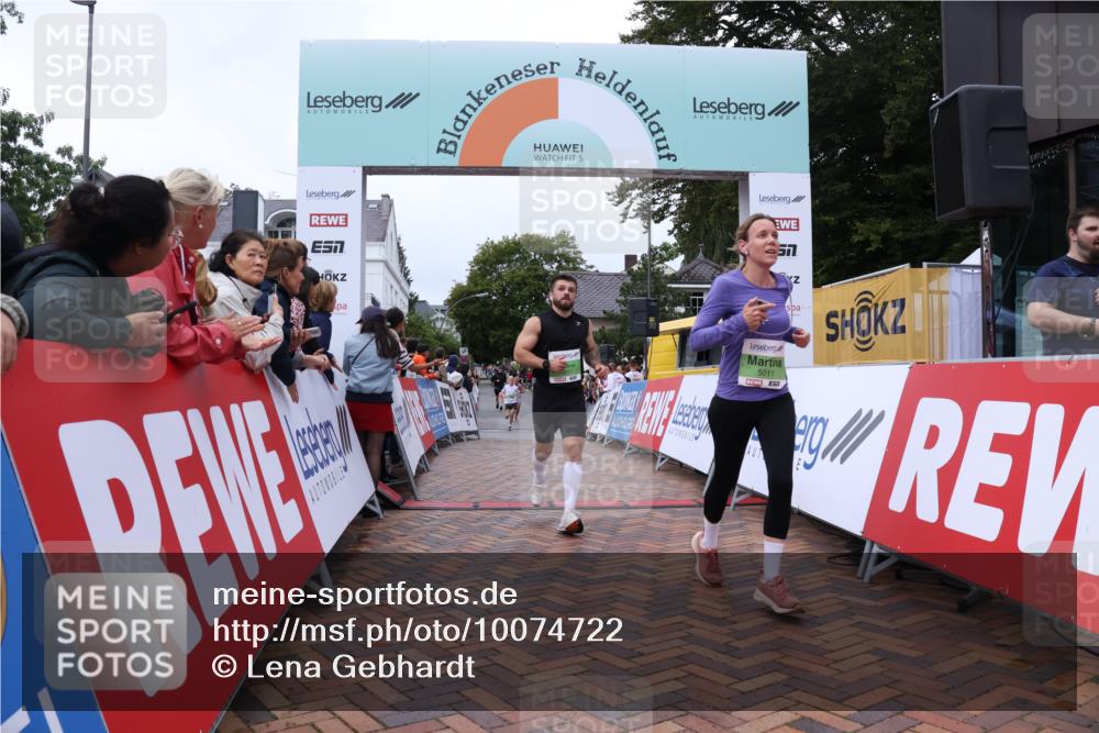 30.08.2026 - Blankeneser Heldenlauf Lena Gebhardt http://msf.ph/oto/10074722 30.08.2026 10:25:03 Ziel 5011, 5690, 5809, 5871 meine-sportfotos.de