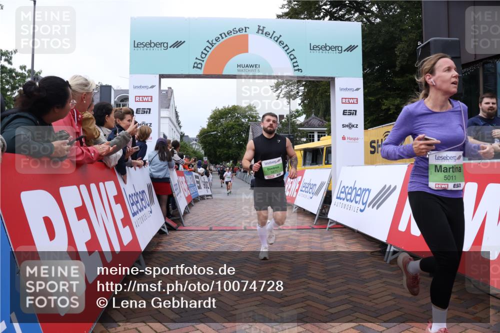30.08.2026 - Blankeneser Heldenlauf Lena Gebhardt http://msf.ph/oto/10074728 30.08.2026 10:25:03 Ziel 5011, 5690, 5809, 5871 meine-sportfotos.de