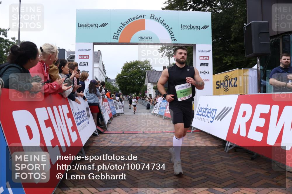 30.08.2026 - Blankeneser Heldenlauf Lena Gebhardt http://msf.ph/oto/10074734 30.08.2026 10:25:04 Ziel 5011, 5690, 5809, 5871 meine-sportfotos.de