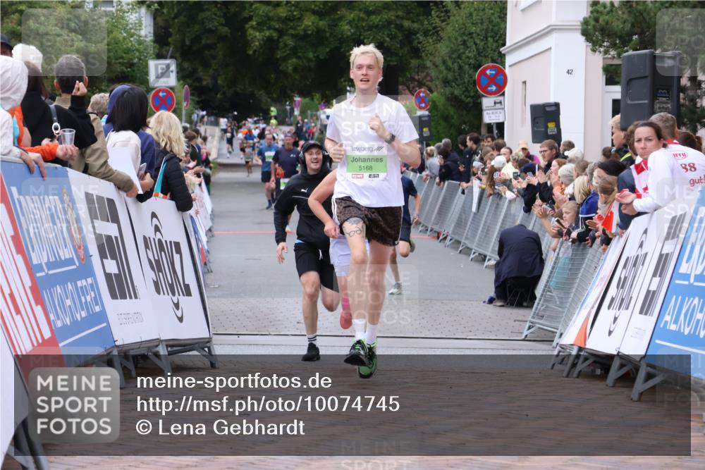 30.08.2026 - Blankeneser Heldenlauf Lena Gebhardt http://msf.ph/oto/10074745 30.08.2026 10:25:06 Ziel 5011, 5168, 5501, 5690, 5871 meine-sportfotos.de
