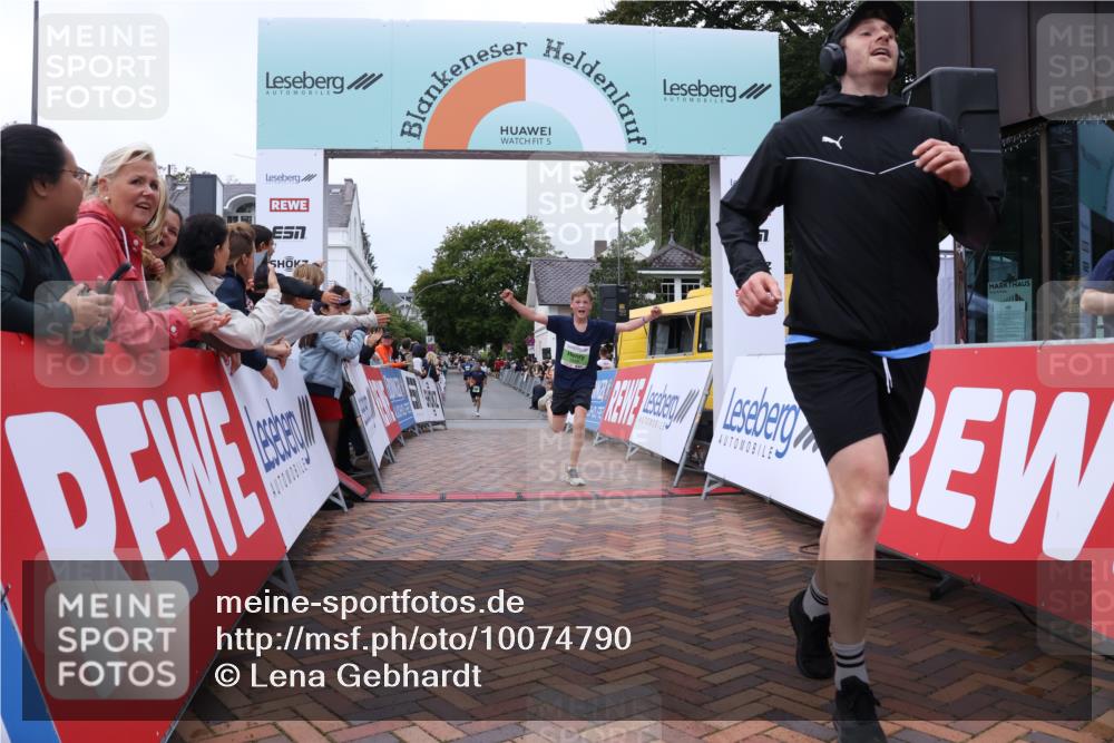 30.08.2026 - Blankeneser Heldenlauf Lena Gebhardt http://msf.ph/oto/10074790 30.08.2026 10:25:12 Ziel 5168, 5428, 5501, 5629 meine-sportfotos.de