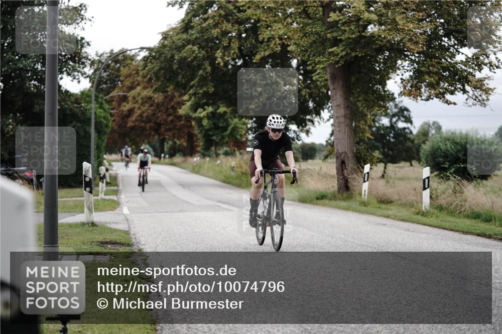 30.08.2026 - Elbe Triathlon Hamburg Michael Burmester http://msf.ph/oto/10074796 30.08.2026 10:53:06 Radfahren 813, 921, 1115 meine-sportfotos.de