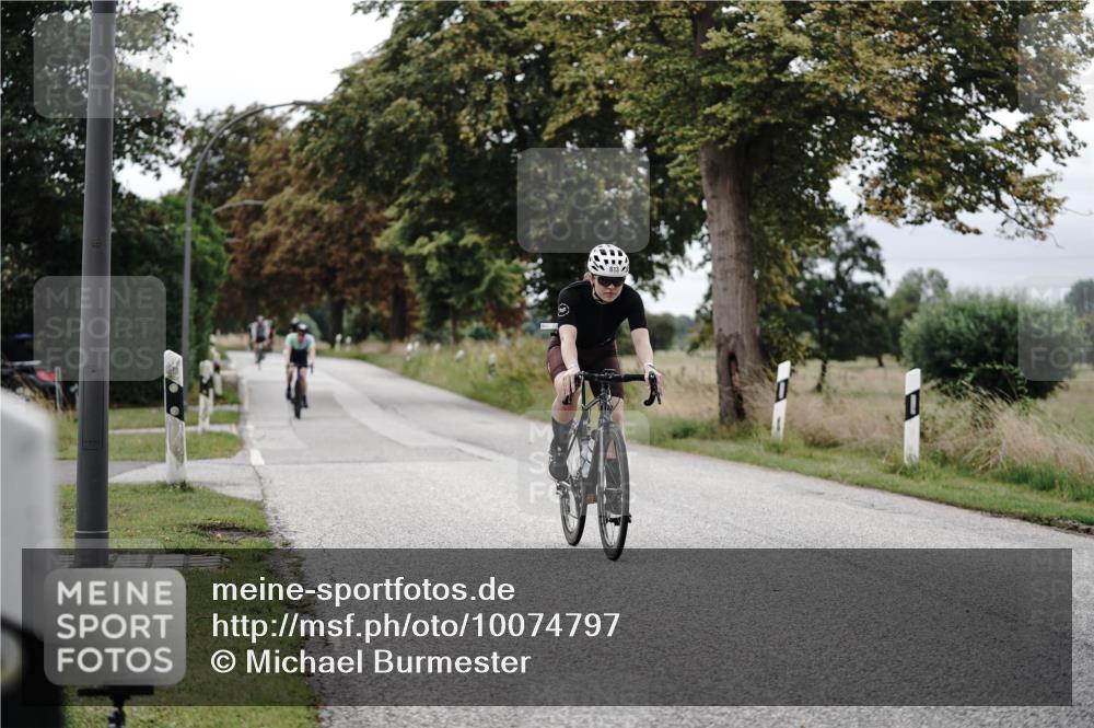 30.08.2026 - Elbe Triathlon Hamburg Michael Burmester http://msf.ph/oto/10074797 30.08.2026 10:53:06 Radfahren 813, 921, 1115 meine-sportfotos.de