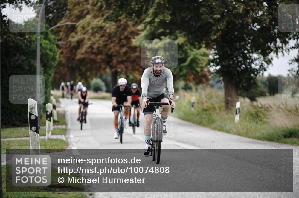 30.08.2026 - Elbe Triathlon Hamburg Michael Burmester http://msf.ph/oto/10074808 30.08.2026 10:53:13 Radfahren 455, 1092, 1225, 1245, 1345 meine-sportfotos.de