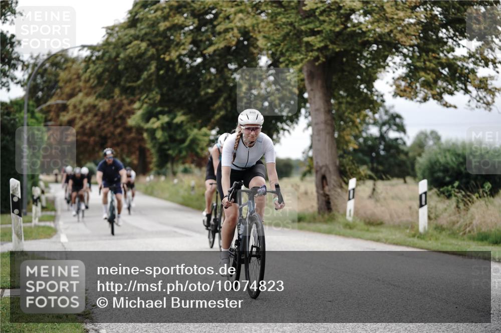 30.08.2026 - Elbe Triathlon Hamburg Michael Burmester http://msf.ph/oto/10074823 30.08.2026 10:53:23 Radfahren 893, 962, 998, 1073, 1210, 1306, 1442 meine-sportfotos.de