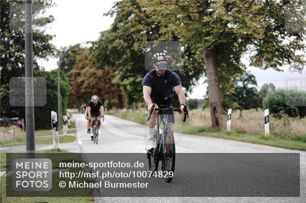 30.08.2026 - Elbe Triathlon Hamburg Michael Burmester http://msf.ph/oto/10074829 30.08.2026 10:53:25 Radfahren 893, 962, 998, 1073, 1210, 1306, 1442 meine-sportfotos.de