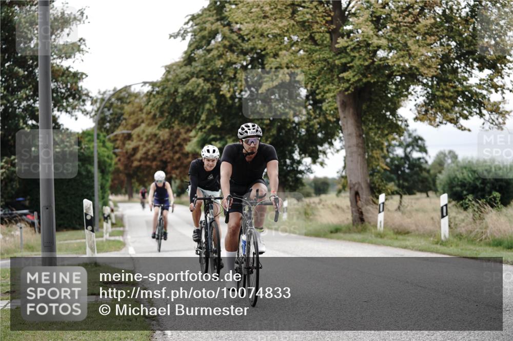 30.08.2026 - Elbe Triathlon Hamburg Michael Burmester http://msf.ph/oto/10074833 30.08.2026 10:53:27 Radfahren 962, 998, 1073, 1210, 1265, 1306 meine-sportfotos.de