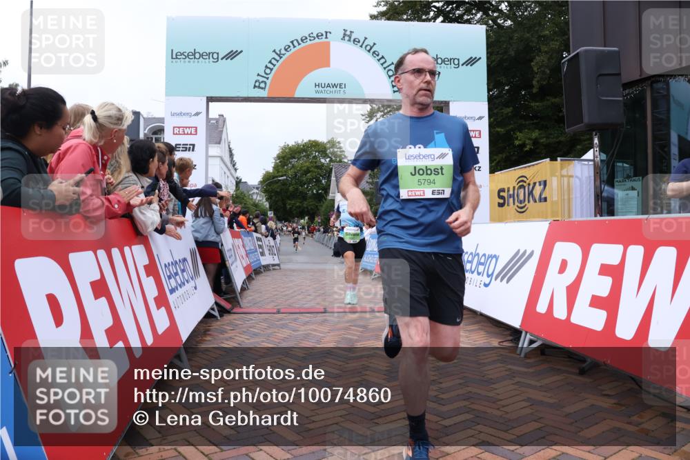 30.08.2026 - Blankeneser Heldenlauf Lena Gebhardt http://msf.ph/oto/10074860 30.08.2026 10:25:23 Ziel 5625, 5640, 5641, 5794 meine-sportfotos.de