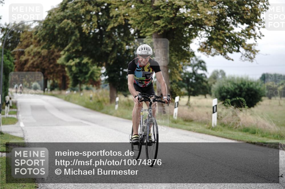30.08.2026 - Elbe Triathlon Hamburg Michael Burmester http://msf.ph/oto/10074876 30.08.2026 10:54:23 Radfahren 1324 meine-sportfotos.de