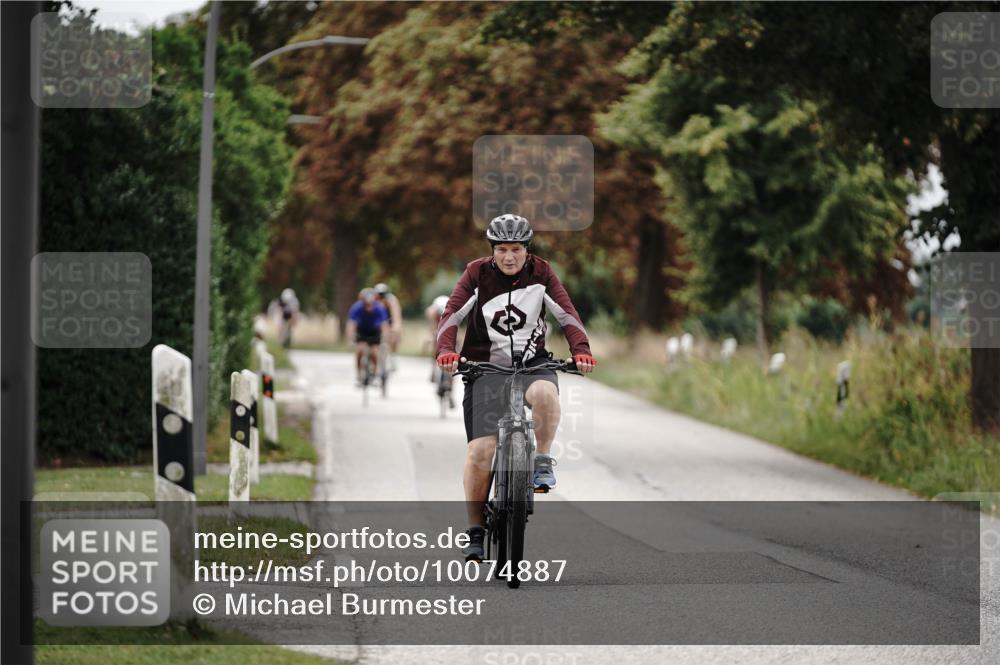 30.08.2026 - Elbe Triathlon Hamburg Michael Burmester http://msf.ph/oto/10074887 30.08.2026 10:54:41 Radfahren 993, 1012, 1194, 1282, 1446 meine-sportfotos.de
