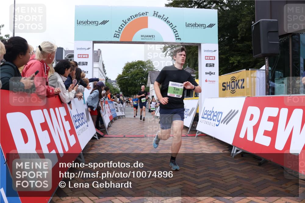 30.08.2026 - Blankeneser Heldenlauf Lena Gebhardt http://msf.ph/oto/10074896 30.08.2026 10:25:32 Ziel 5210, 5214, 5619, 5634 meine-sportfotos.de