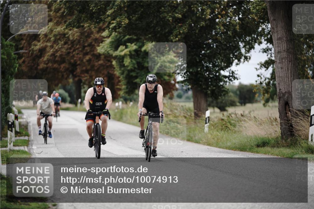 30.08.2026 - Elbe Triathlon Hamburg Michael Burmester http://msf.ph/oto/10074913 30.08.2026 10:55:06 Radfahren 978, 1095, 1181, 1219, 1292, 1350 meine-sportfotos.de