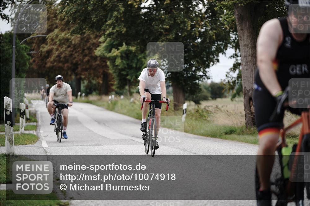 30.08.2026 - Elbe Triathlon Hamburg Michael Burmester http://msf.ph/oto/10074918 30.08.2026 10:55:08 Radfahren 978, 1095, 1181, 1219, 1292, 1350 meine-sportfotos.de