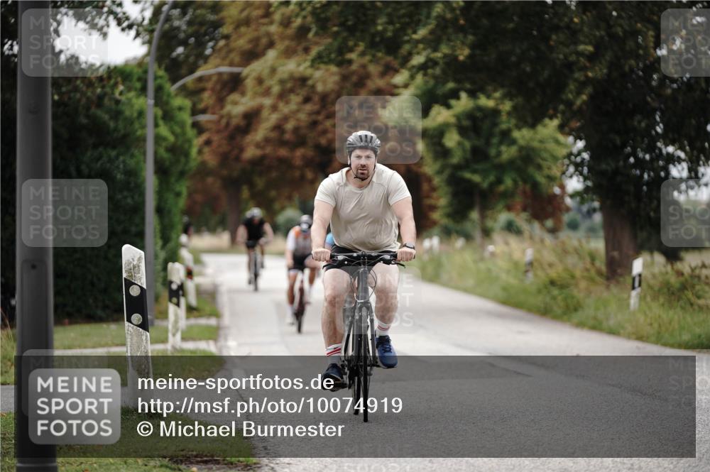 30.08.2026 - Elbe Triathlon Hamburg Michael Burmester http://msf.ph/oto/10074919 30.08.2026 10:55:10 Radfahren 978, 1016, 1095, 1181, 1219, 1292, 1350 meine-sportfotos.de