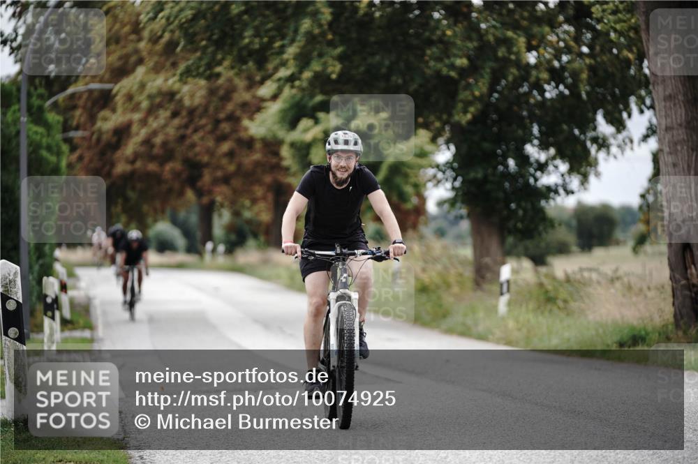 30.08.2026 - Elbe Triathlon Hamburg Michael Burmester http://msf.ph/oto/10074925 30.08.2026 10:55:16 Radfahren 978, 1016, 1166, 1219, 1288 meine-sportfotos.de
