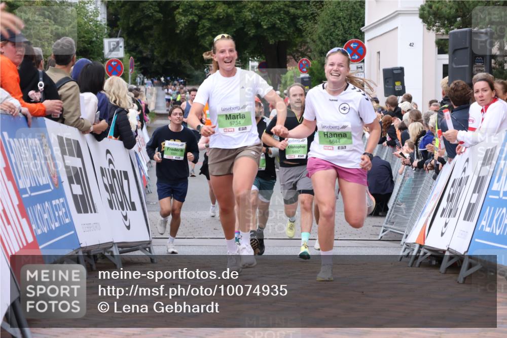 30.08.2026 - Blankeneser Heldenlauf Lena Gebhardt http://msf.ph/oto/10074935 30.08.2026 10:25:38 Ziel 5210, 5214, 5497, 5619, 5634, 5644, 5734 meine-sportfotos.de