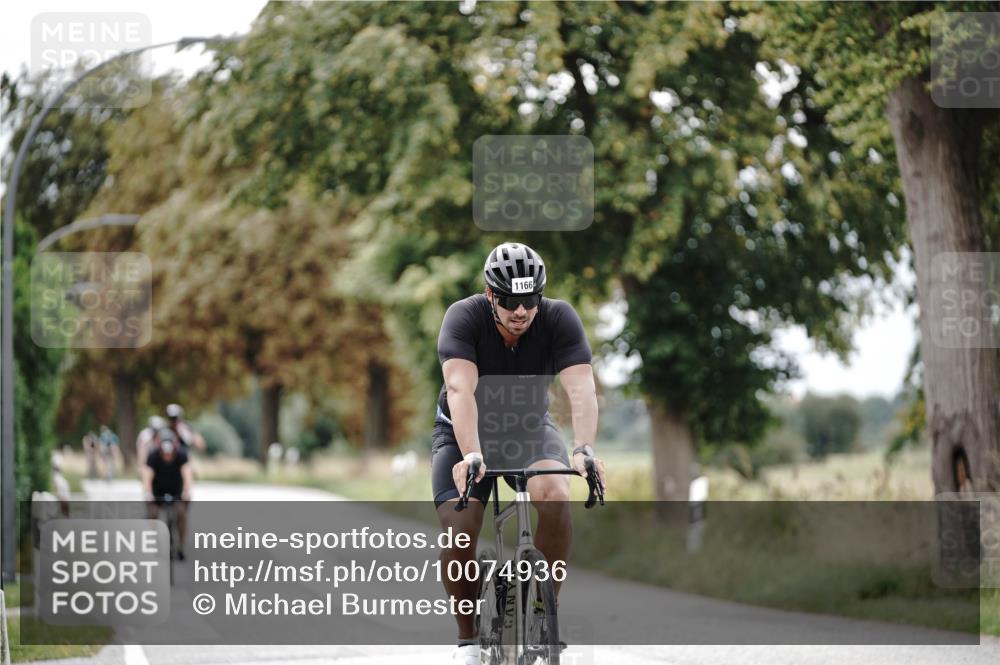 30.08.2026 - Elbe Triathlon Hamburg Michael Burmester http://msf.ph/oto/10074936 30.08.2026 10:55:24 Radfahren 1018, 1166, 1270, 1274, 1288 meine-sportfotos.de