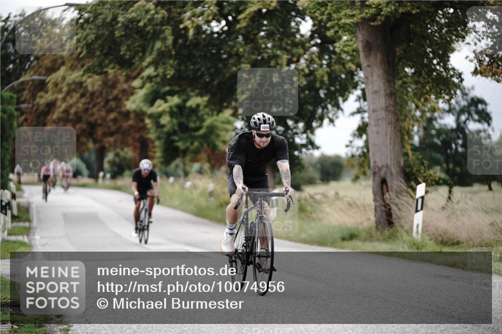 30.08.2026 - Elbe Triathlon Hamburg Michael Burmester http://msf.ph/oto/10074956 30.08.2026 10:55:44 Radfahren 975, 1086, 1224, 1422, 1441 meine-sportfotos.de