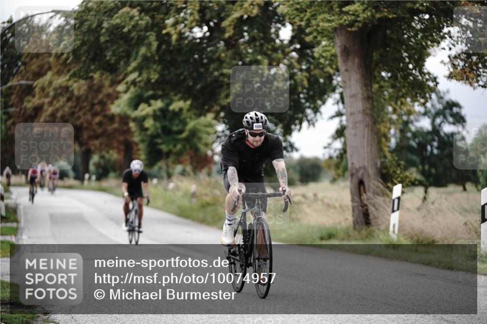 30.08.2026 - Elbe Triathlon Hamburg Michael Burmester http://msf.ph/oto/10074957 30.08.2026 10:55:44 Radfahren 975, 1086, 1224, 1422, 1441 meine-sportfotos.de