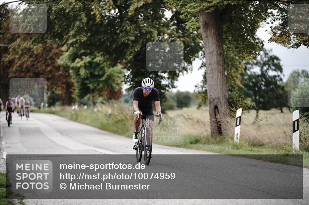 30.08.2026 - Elbe Triathlon Hamburg Michael Burmester http://msf.ph/oto/10074959 30.08.2026 10:55:45 Radfahren 975, 1086, 1224, 1422, 1441 meine-sportfotos.de