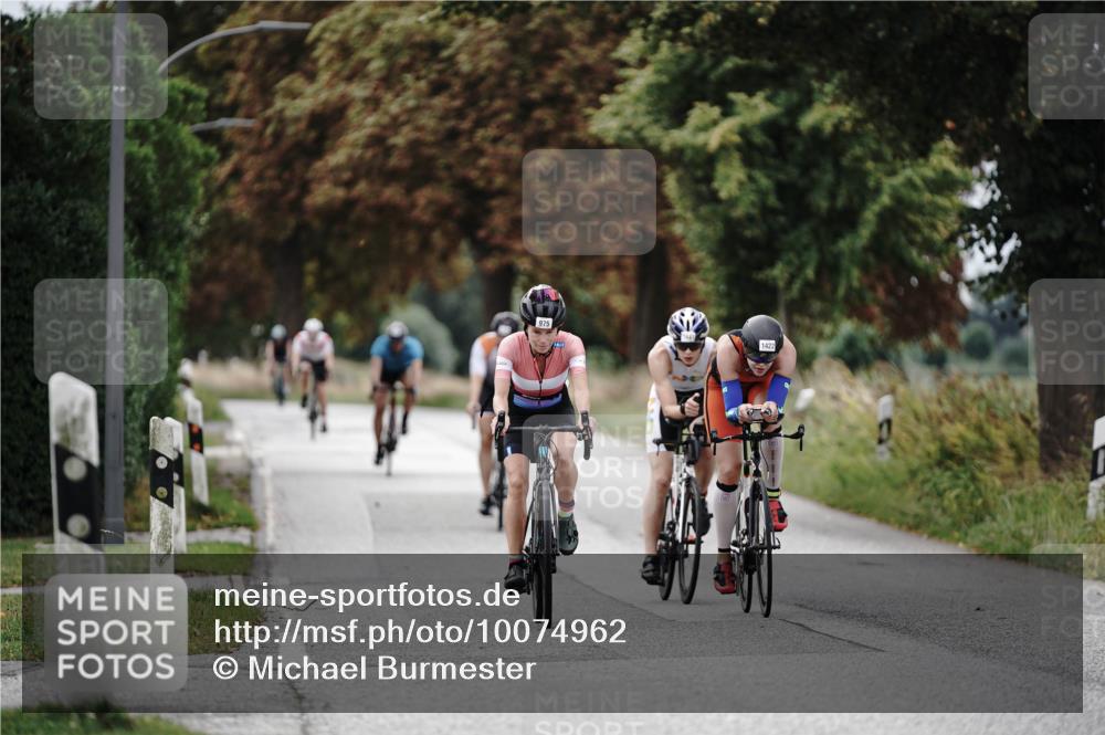 30.08.2026 - Elbe Triathlon Hamburg Michael Burmester http://msf.ph/oto/10074962 30.08.2026 10:55:49 Radfahren 975, 1206, 1252, 1422, 1441 meine-sportfotos.de