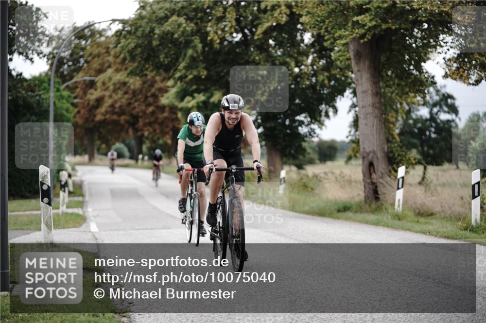 30.08.2026 - Elbe Triathlon Hamburg Michael Burmester http://msf.ph/oto/10075040 30.08.2026 10:57:33 Radfahren 1081, 1150, 1250, 1262, 1343, 1375 meine-sportfotos.de