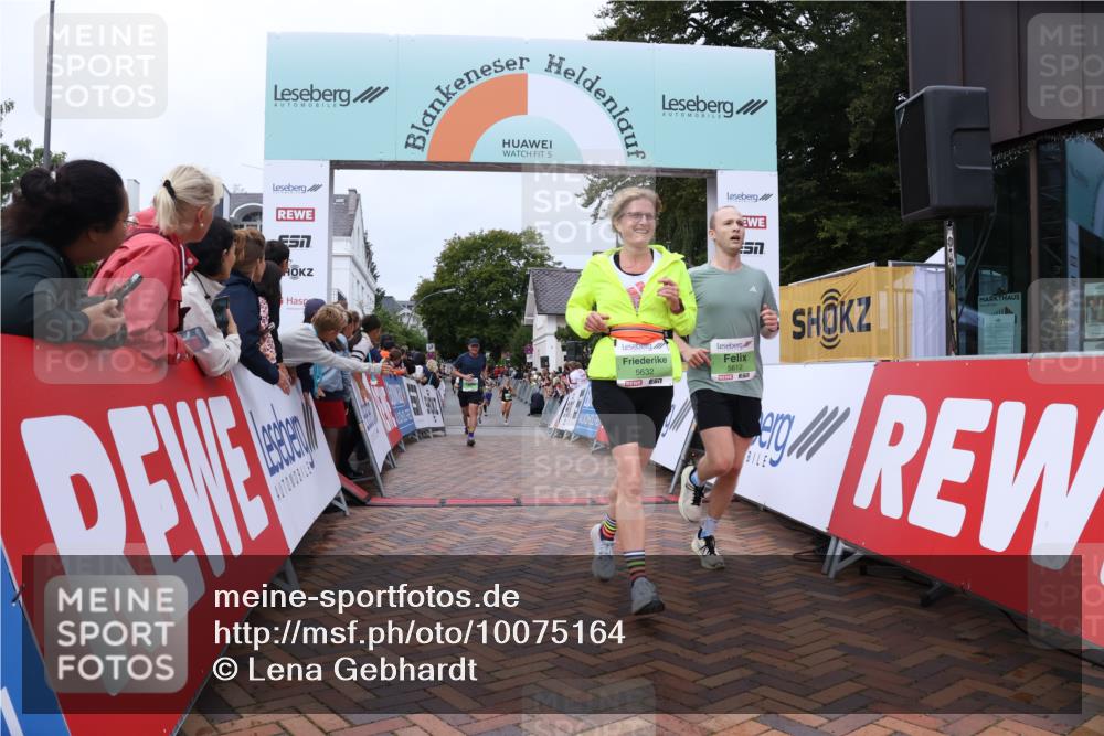 30.08.2026 - Blankeneser Heldenlauf Lena Gebhardt http://msf.ph/oto/10075164 30.08.2026 10:26:08 Ziel 5612, 5632, 5740 meine-sportfotos.de