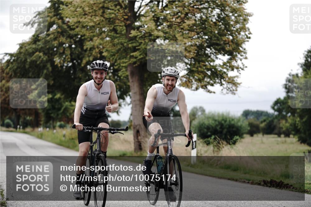 30.08.2026 - Elbe Triathlon Hamburg Michael Burmester http://msf.ph/oto/10075174 30.08.2026 10:59:56 Radfahren 945, 1034, 1090, 1331 meine-sportfotos.de