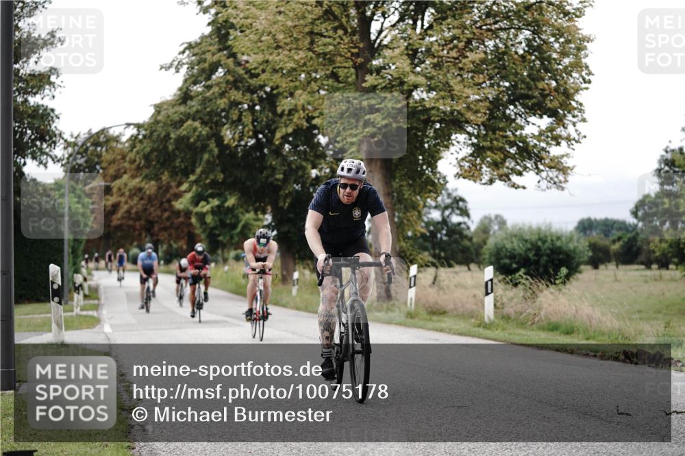 30.08.2026 - Elbe Triathlon Hamburg Michael Burmester http://msf.ph/oto/10075178 30.08.2026 11:00:08 Radfahren 992, 1153, 1214, 1280, 1293, 1320, 1352, 1445 meine-sportfotos.de