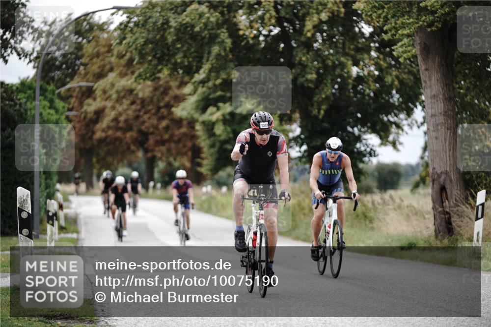 30.08.2026 - Elbe Triathlon Hamburg Michael Burmester http://msf.ph/oto/10075190 30.08.2026 11:00:19 Radfahren 888, 1129, 1237, 1249, 1333, 1369, 1379 meine-sportfotos.de