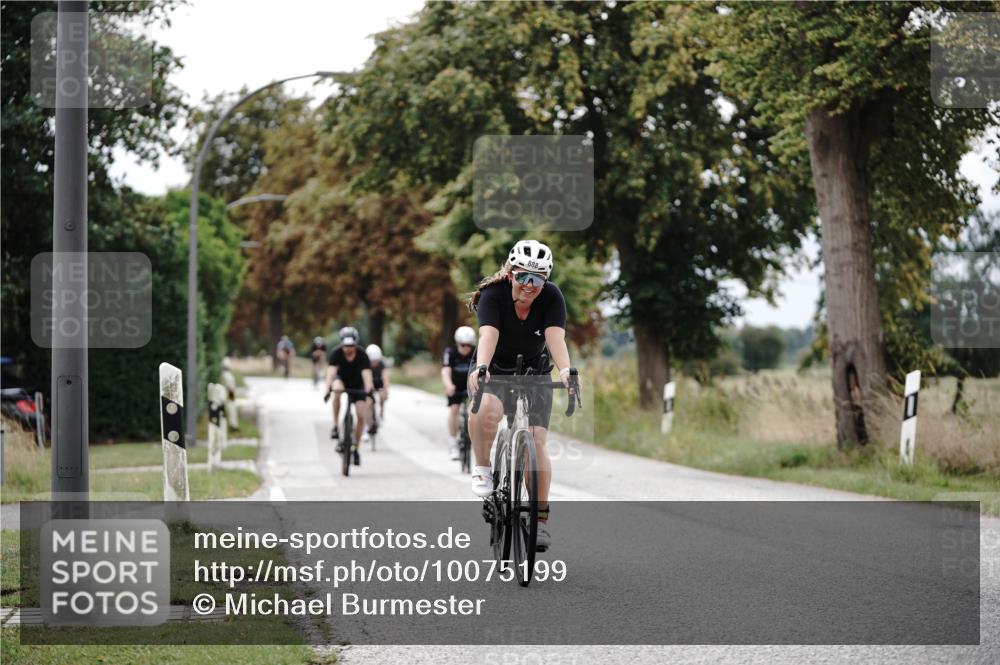30.08.2026 - Elbe Triathlon Hamburg Michael Burmester http://msf.ph/oto/10075199 30.08.2026 11:00:23 Radfahren 888, 1129, 1237, 1322, 1333, 1369, 1379 meine-sportfotos.de