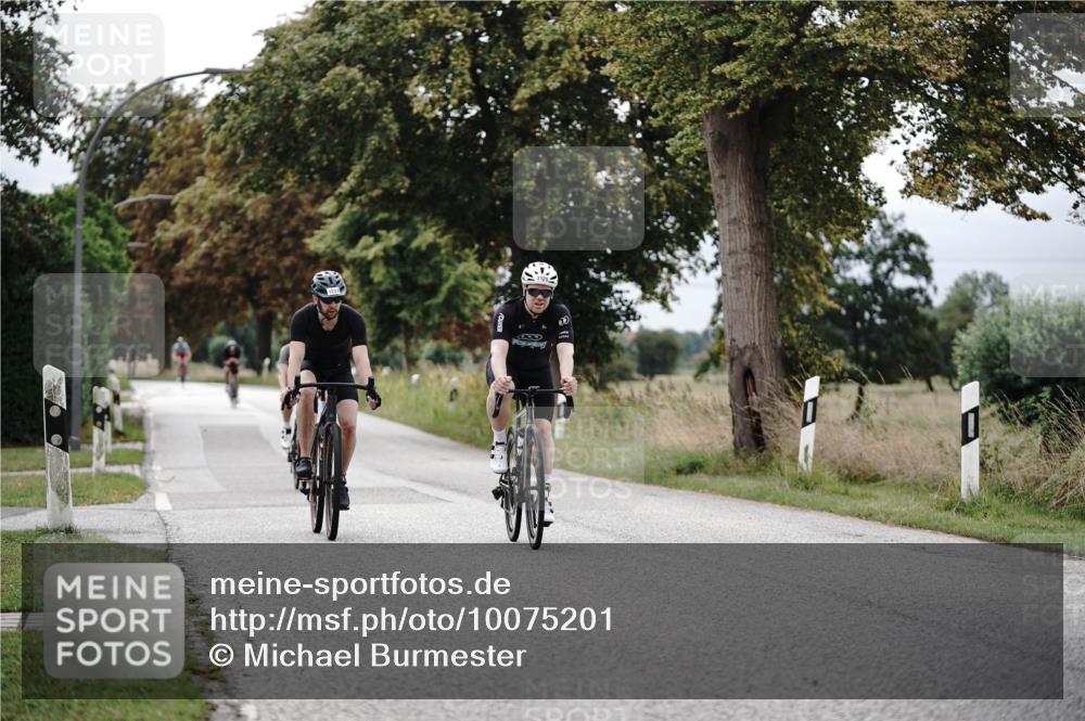 30.08.2026 - Elbe Triathlon Hamburg Michael Burmester http://msf.ph/oto/10075201 30.08.2026 11:00:25 Radfahren 888, 1129, 1237, 1322, 1379 meine-sportfotos.de