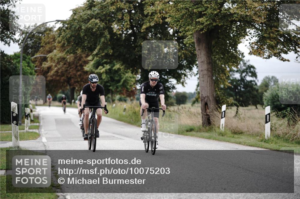 30.08.2026 - Elbe Triathlon Hamburg Michael Burmester http://msf.ph/oto/10075203 30.08.2026 11:00:25 Radfahren 888, 1129, 1237, 1322, 1379 meine-sportfotos.de