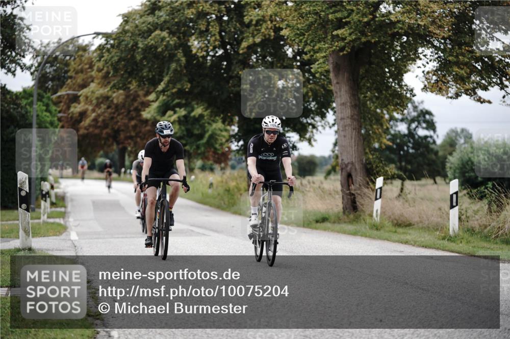 30.08.2026 - Elbe Triathlon Hamburg Michael Burmester http://msf.ph/oto/10075204 30.08.2026 11:00:25 Radfahren 888, 1129, 1237, 1322, 1379 meine-sportfotos.de