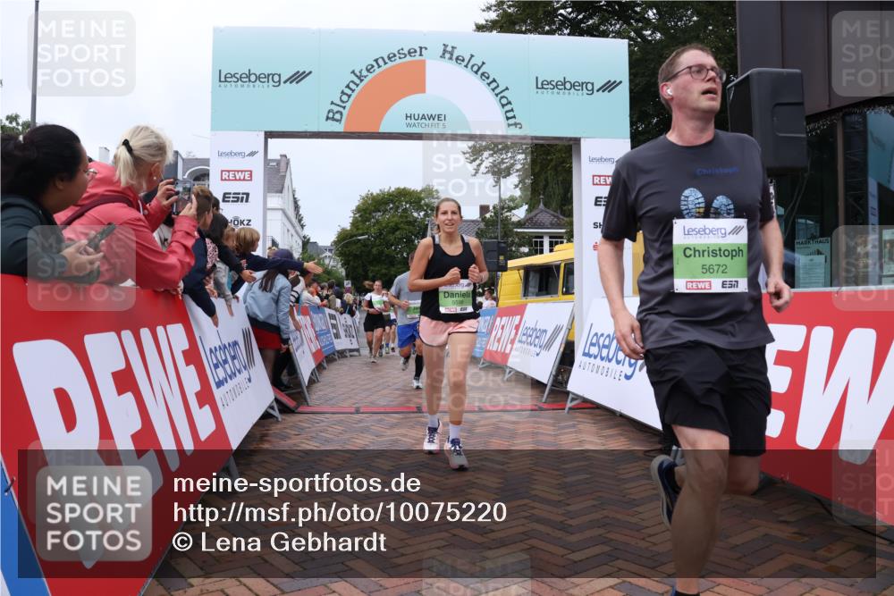 30.08.2026 - Blankeneser Heldenlauf Lena Gebhardt http://msf.ph/oto/10075220 30.08.2026 10:26:16 Ziel 5284, 5461, 5491, 5598, 5599, 5612, 5670, 5671, 5672, 5740, 5875 meine-sportfotos.de