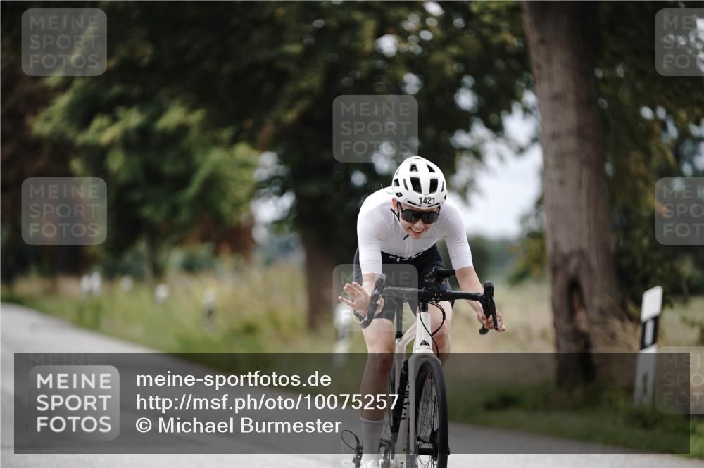 30.08.2026 - Elbe Triathlon Hamburg Michael Burmester http://msf.ph/oto/10075257 30.08.2026 11:01:23 Radfahren 1383, 1421 meine-sportfotos.de