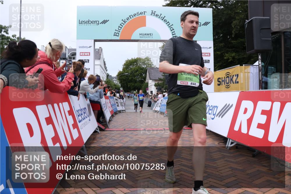 30.08.2026 - Blankeneser Heldenlauf Lena Gebhardt http://msf.ph/oto/10075285 30.08.2026 10:26:25 Ziel 5001, 5284, 5326, 5461, 5599, 5670, 5671, 5787, 5792, 5875 meine-sportfotos.de