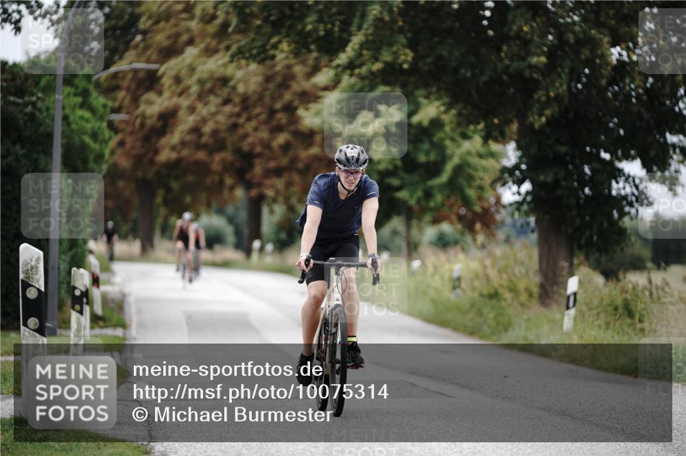 30.08.2026 - Elbe Triathlon Hamburg Michael Burmester http://msf.ph/oto/10075314 30.08.2026 11:02:50 Radfahren 1412, 1448, 1450 meine-sportfotos.de