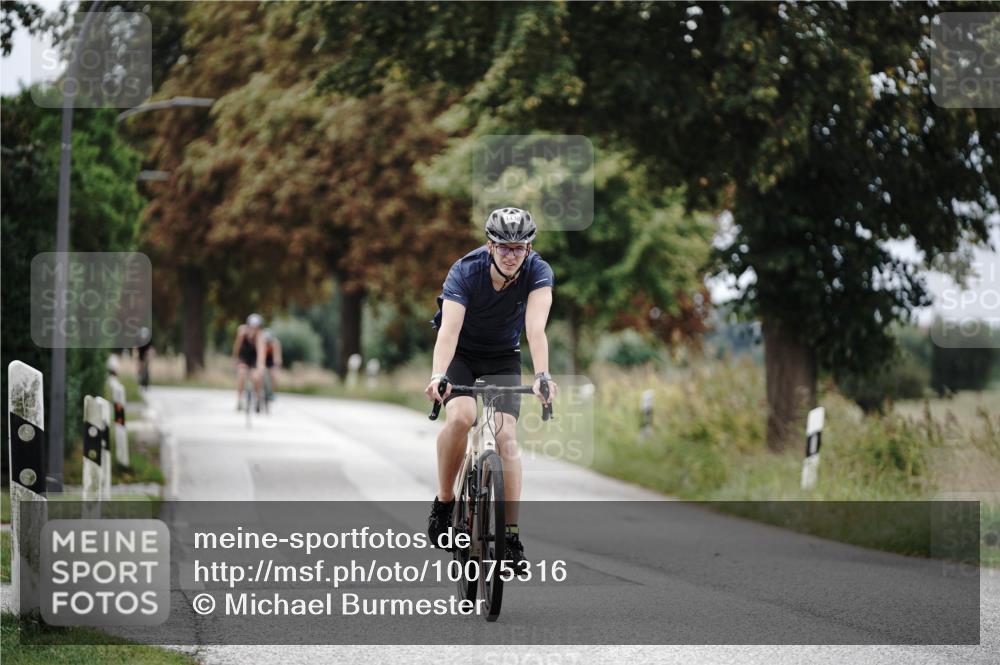 30.08.2026 - Elbe Triathlon Hamburg Michael Burmester http://msf.ph/oto/10075316 30.08.2026 11:02:50 Radfahren 1412, 1448, 1450 meine-sportfotos.de