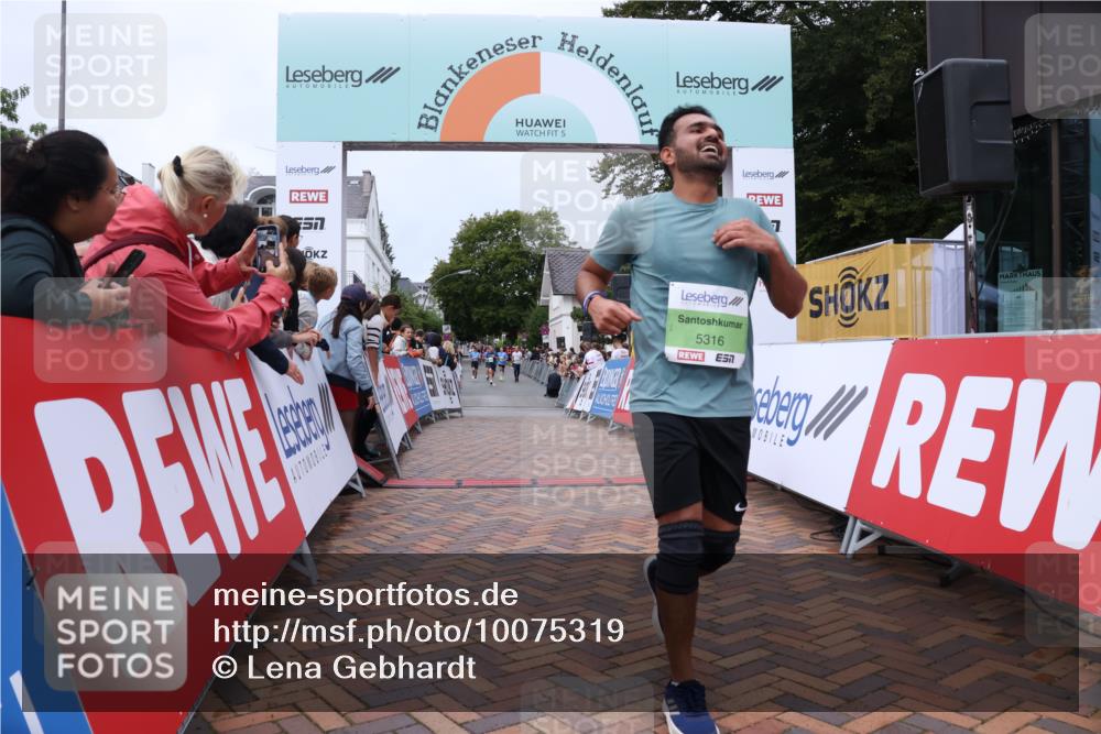 30.08.2026 - Blankeneser Heldenlauf Lena Gebhardt http://msf.ph/oto/10075319 30.08.2026 10:26:31 Ziel 5001, 5316, 5792 meine-sportfotos.de